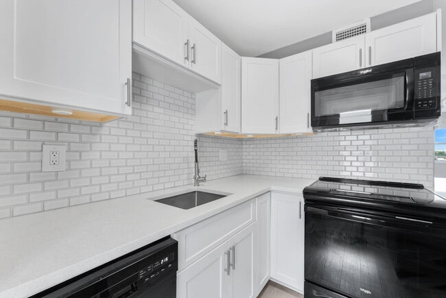 Photo - 2555 NE 11th St Unidad 708