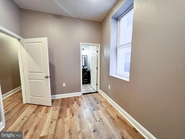 Photo - 1429 W Diamond St Unit 2