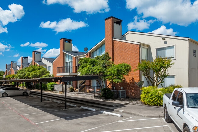 The Estates at Ridglea Hills