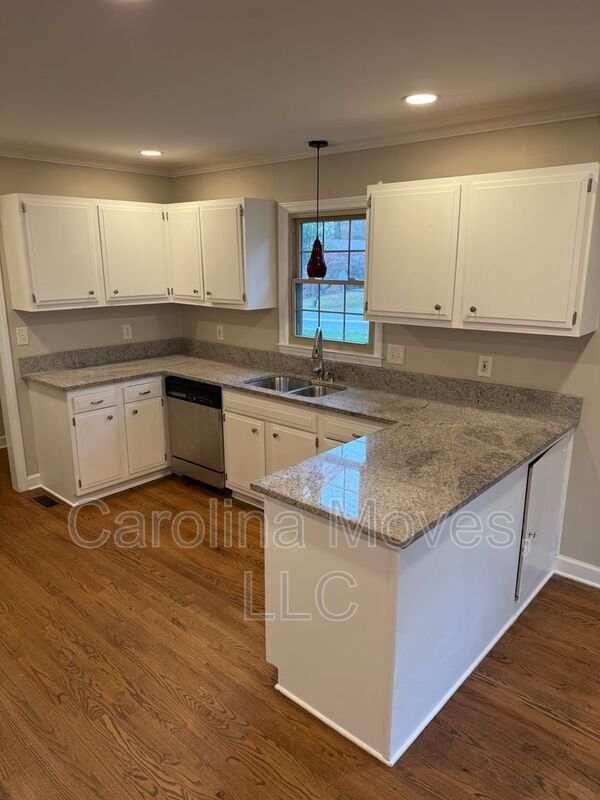 Photo - 708 W Lee Rd