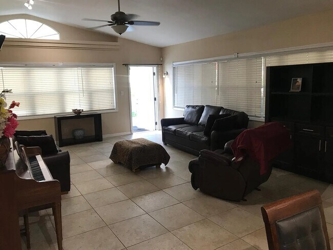 Photo - 7107 N 53rd St Unit B