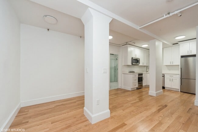 *Las imágenes son muestras representativas de la unidad anunciada. En algunos casos, las unidades reales que visita... - 73 Westland Ave Unidad 1R