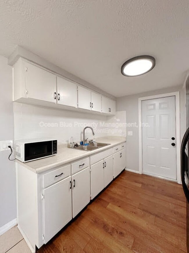 Photo - 7924 Halsey Dr
