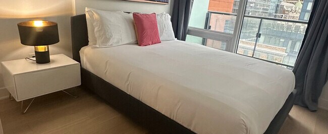 Photo - 1170 Rue Saint-Antoine O Unit SI ID1270854P