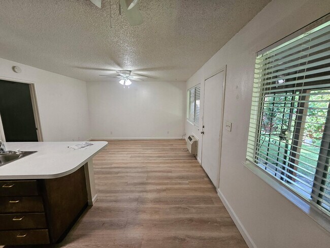 1287 Citrus Ave