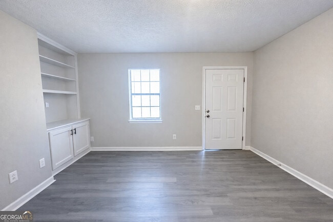 Photo - 271 E Wright St