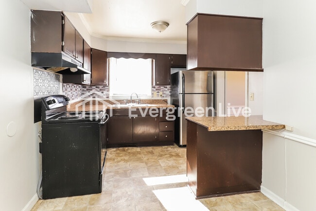 Photo - 1404 Larchmont Dr