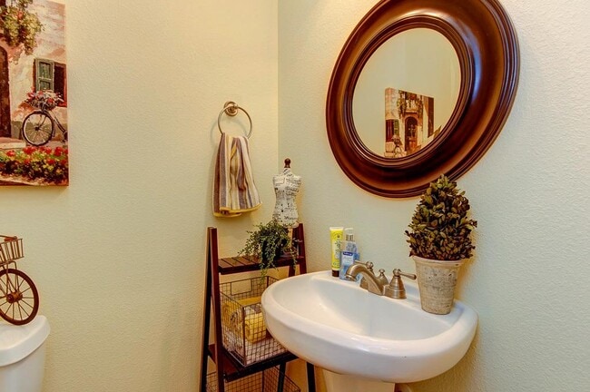 Building Photo - 1319 Birdsall St