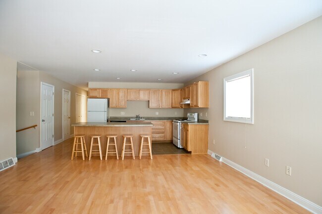 Photo - 3255 N Oakland Unit 3257