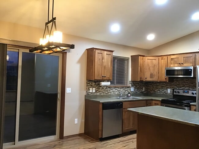 Plenty of room for your table, and a great view of your deck & fenced yard. - 4421 S Tribbey Trl House