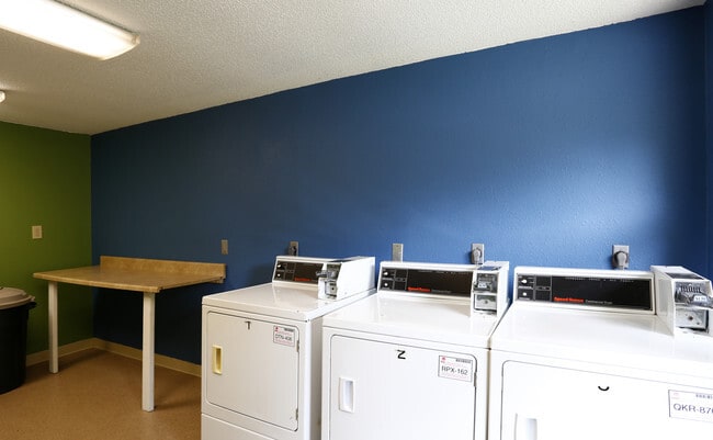 Laundry Facilities - Greenglen Apts