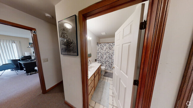 Building Photo - 1556 Jones Unit 1556B-1 Rental