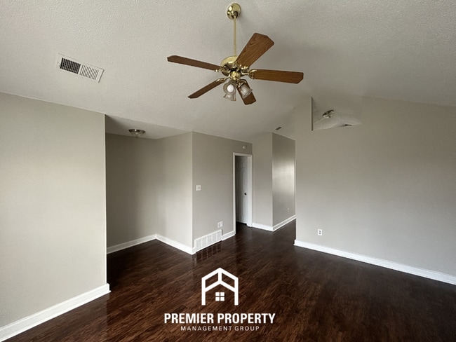 Photo - Charming 3BR/2BA Horn Lake Home | Vaulted Ceilings & Bay Window Kitchen