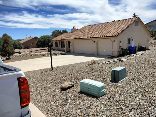 Building Photo - 5750 Columbine Rd Rental