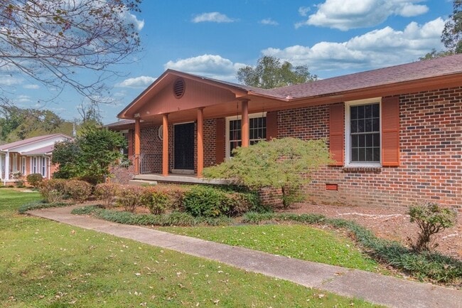 Photo - 204 Lake Cir Dr