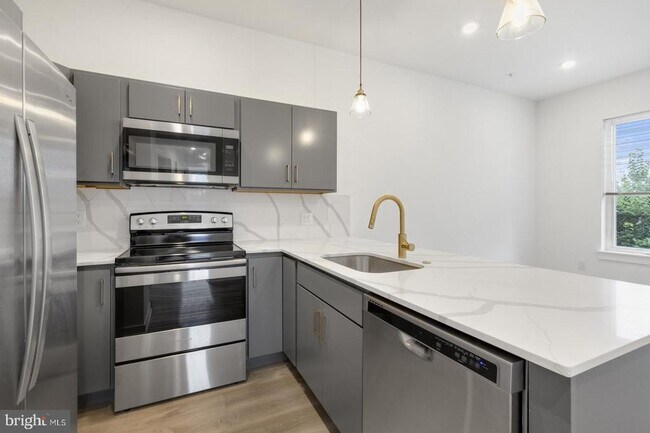 Photo - 2046 E Lehigh Ave Apartment Unit 4D