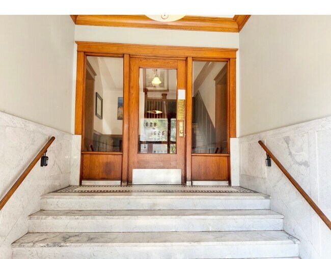 Photo - 1626 W Rascher Ave Unit 1E