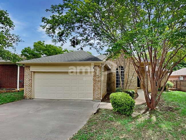 Building Photo - 3853 Kirby Dr