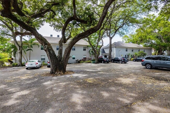 Photo - 5221 Bayshore Blvd Unit 11