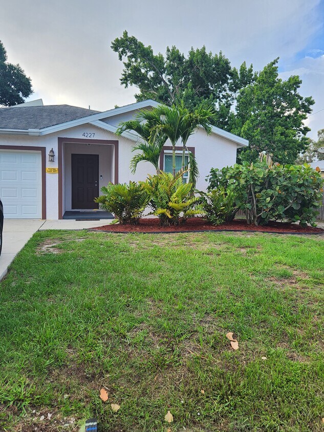 Photo - 4227 Larkin St (Sarasota, FL)