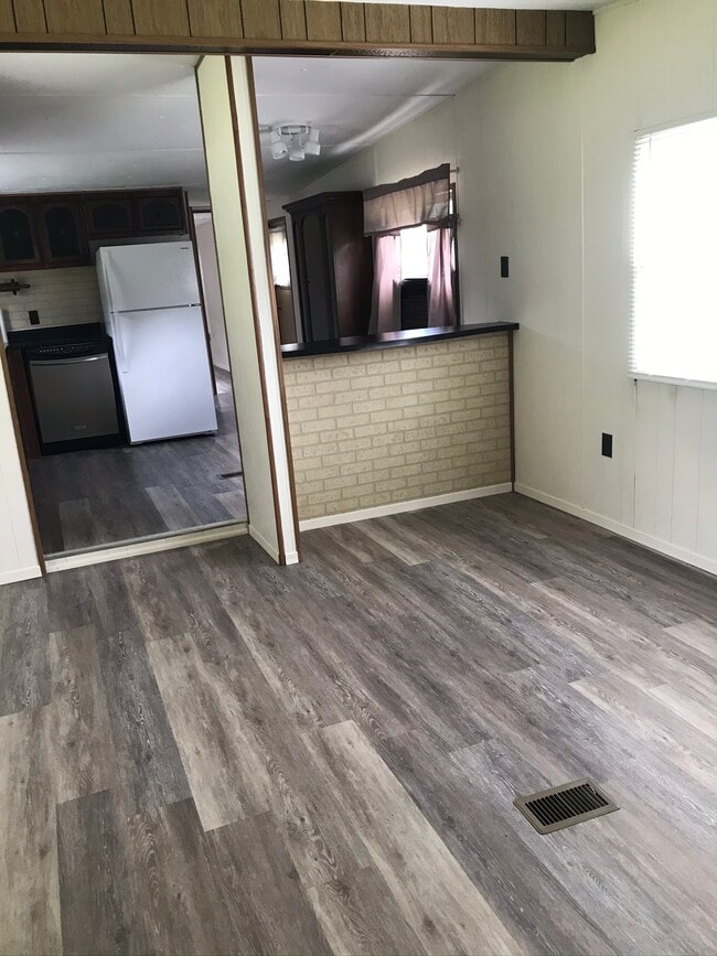 Photo - 208 Bee Ridge Rd