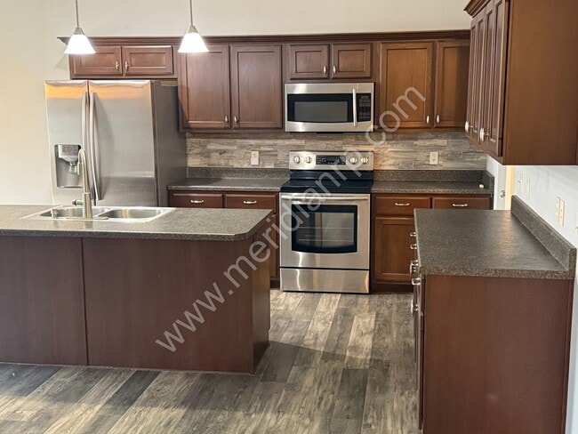 Photo - 473 Greenpointe Pkwy