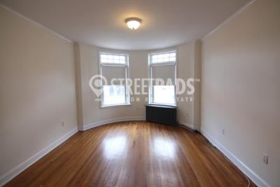 Building Photo - 1 bedroom in Brookline MA 02446 Rental