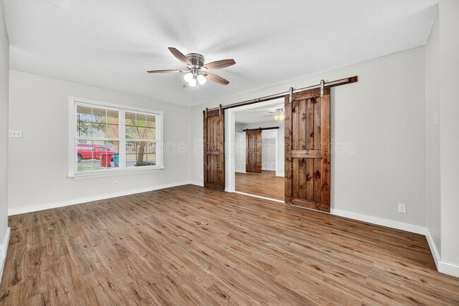 Photo - 218 Kansas St