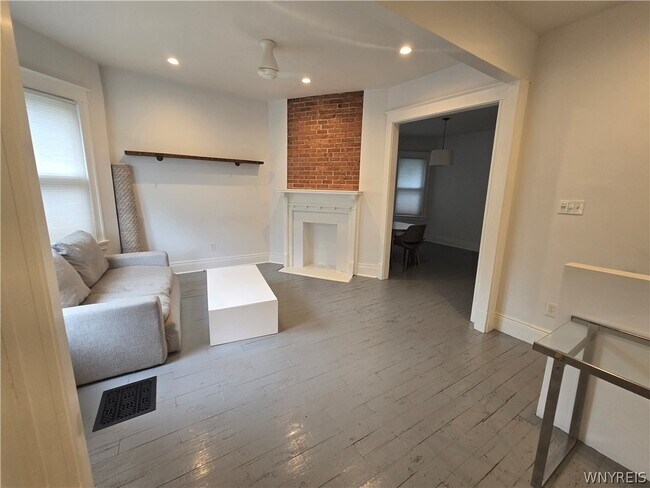Photo - 254 W Utica St