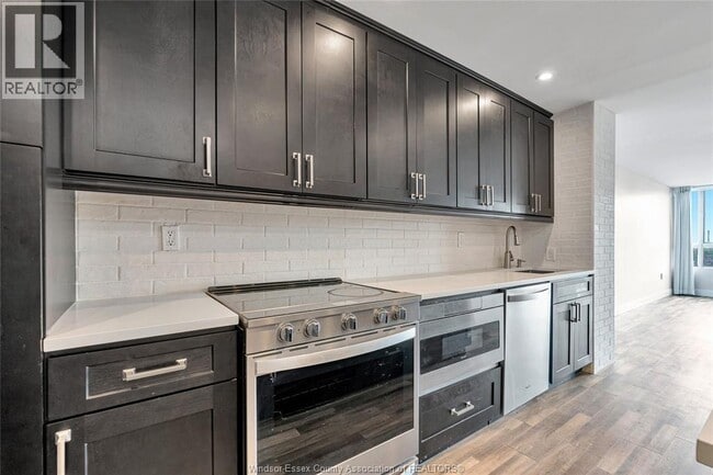 Photo - 75 Riverside Dr E Unit 1902