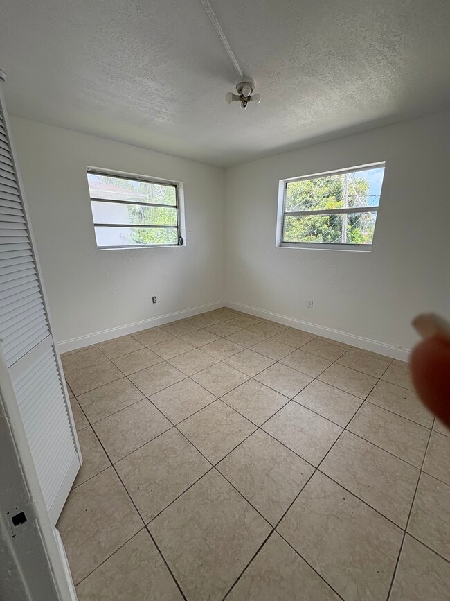 Photo - 310 Sharar Ave Unit #4