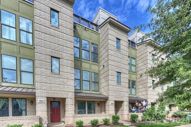 Photo - 1555 Duckworth Ave