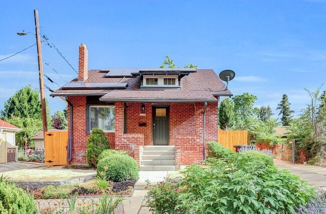 Building Photo - Stunning Potter Highlands home near Highland & Sunnyside