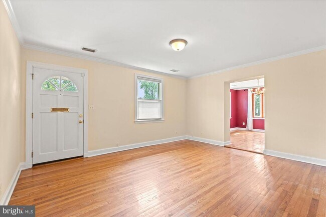 Photo - 16 E Braddock Rd