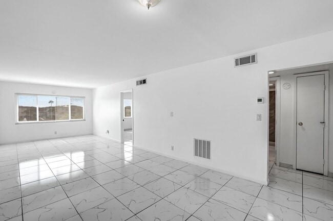 Building Photo - 1000 Manatee Rd Unit A306