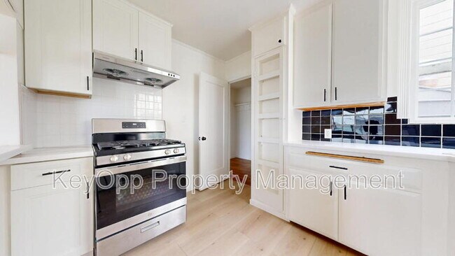 Photo - 2337 Judah St