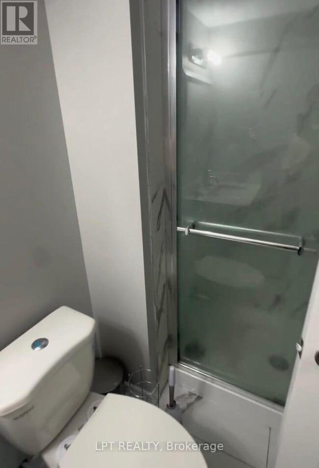 Photo - 40 Gladstone Square