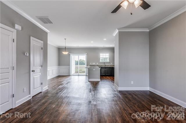 Photo - 352 Halton Crossing Dr SW