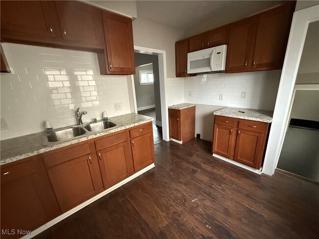 Photo - 19600 Pasnow Ave