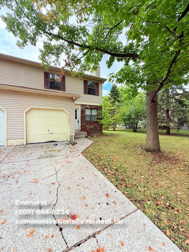 Building Photo - 1889 Laramie Dr