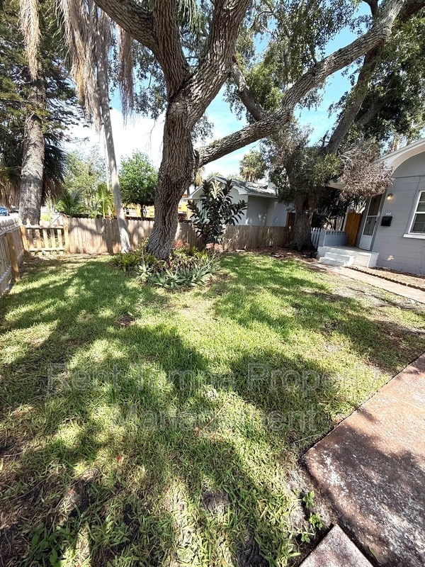 Photo - 612-612 17th Ave S