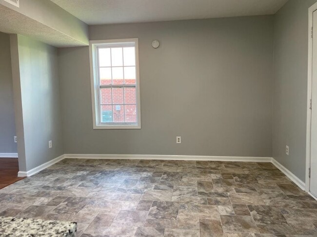 Photo - 1686 Classic View Dr Unit B
