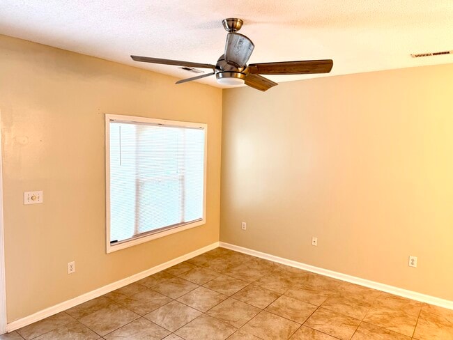 Photo - 100 Spring Creek Dr