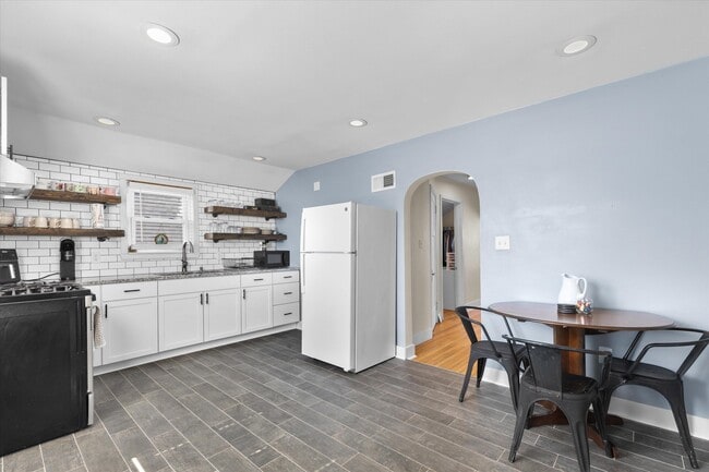 Photo - 311 E Rosedale Ave