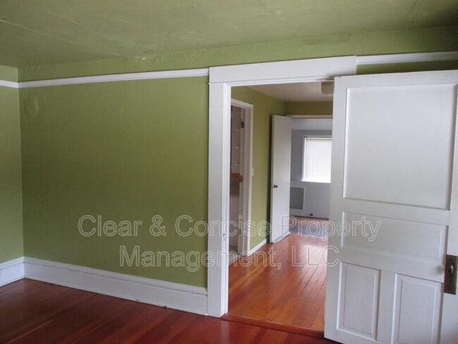 Photo - 1392 Willamette St