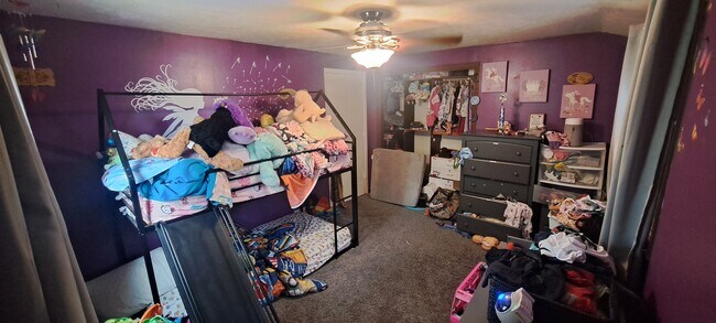 Back bedroom - 2611 Clive St