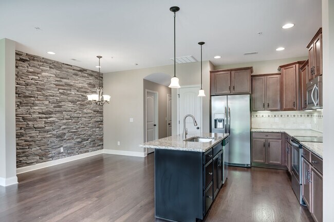 104 Ambassador Private Cir