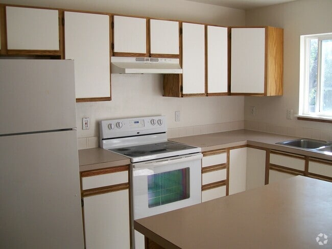 Building Photo - 2900 Ross Dr Rental