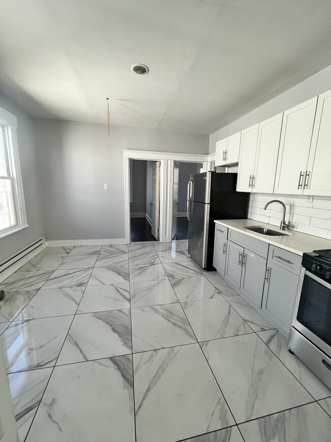 Building Photo - 476 Kennedy Blvd Unit 3R Rental