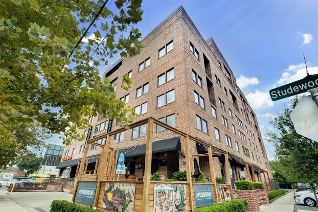 Building Photo - 1111 Studewood St Unit 505